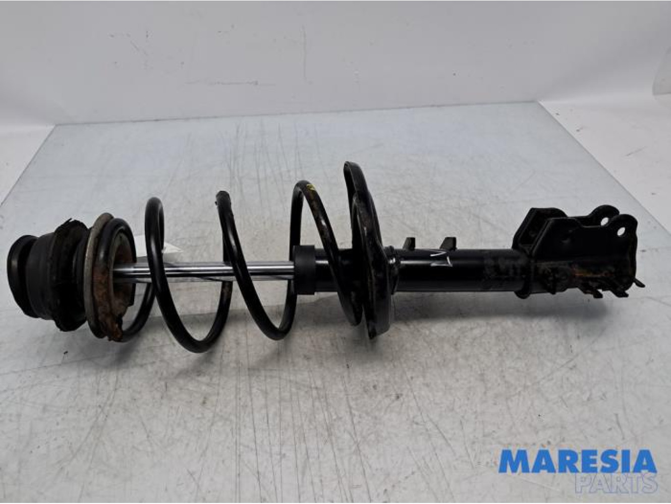 Fiat - 500 - Stoßdämpferstrebe links vorne