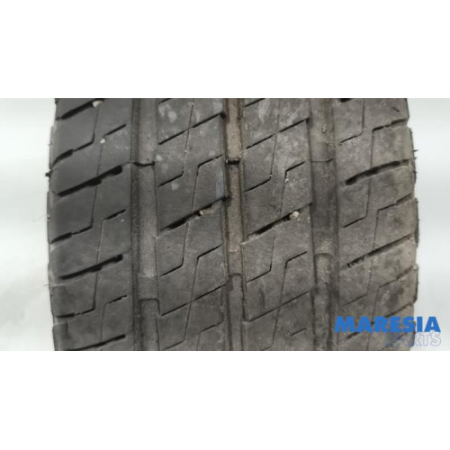 Renault - Trafic - Tyre