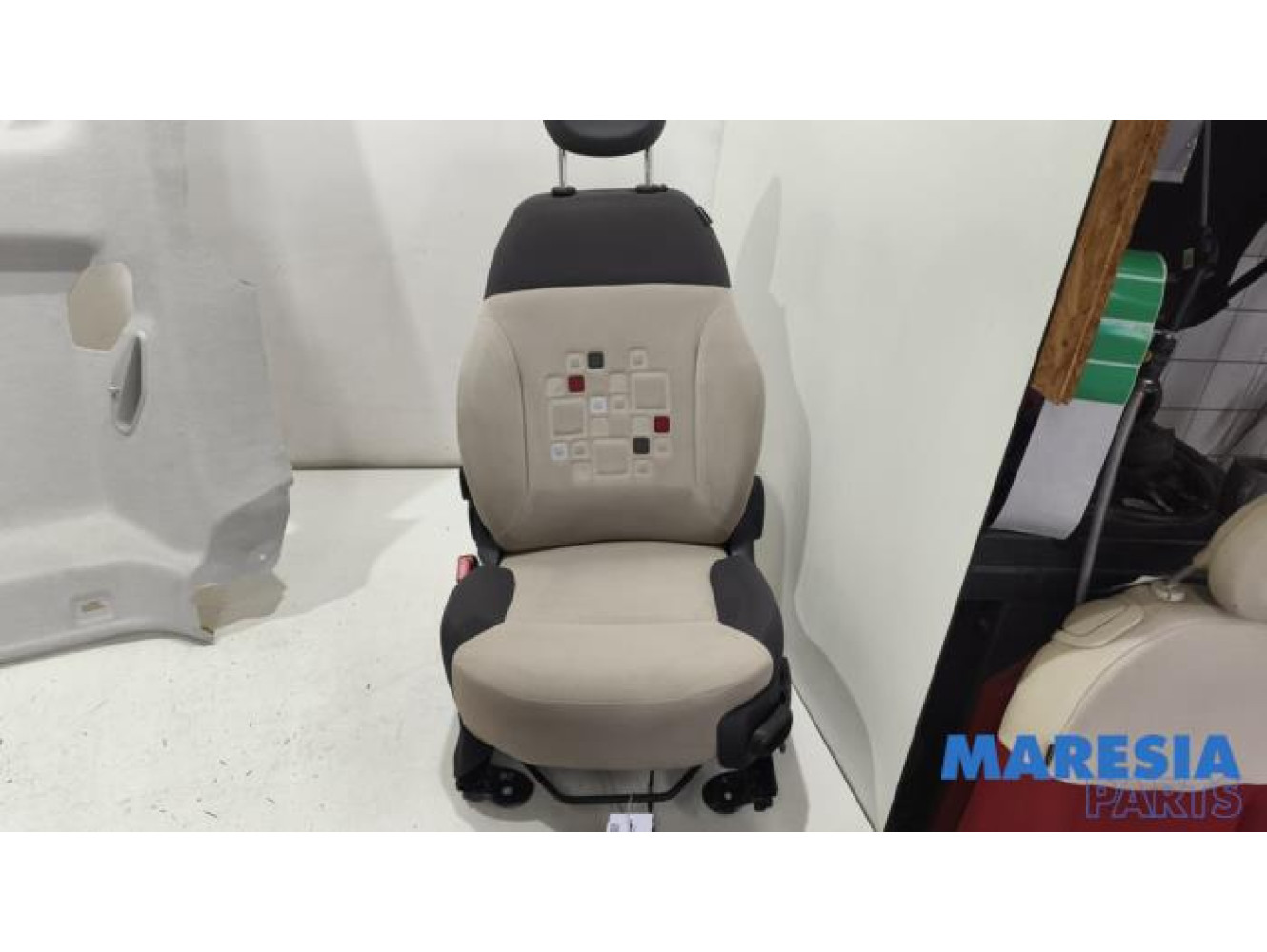 Fiat - Panda - Seat, left