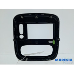 Renault - Trafic - Radio omlijsting