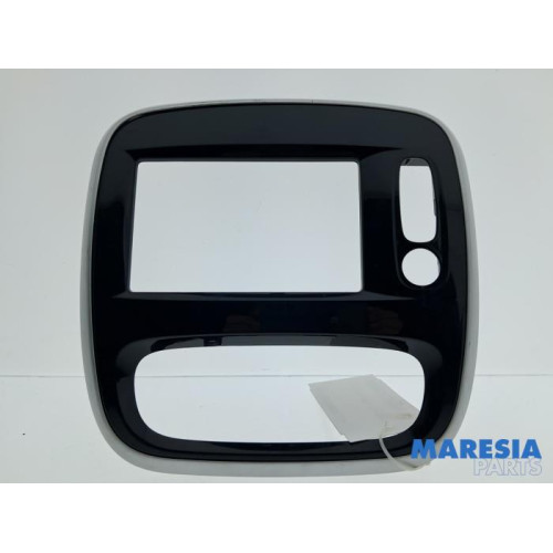 Renault - Trafic - Radio omlijsting