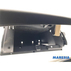 Renault - Trafic - Glovebox