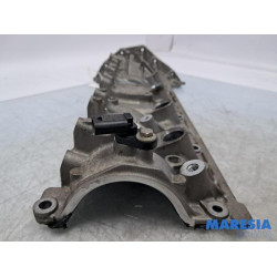 Renault - Scenic - Rocker cover