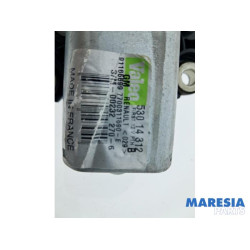 Renault - Trafic - Ruitenwissermotor achter