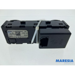 Renault - Trafic - Multi-media control unit