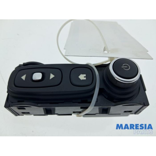 Renault - Trafic - Multi-media control unit