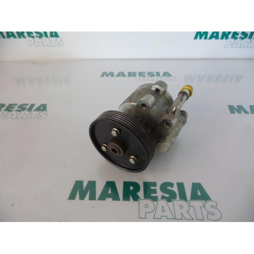 Renault - Megane Scenic - Power steering pump