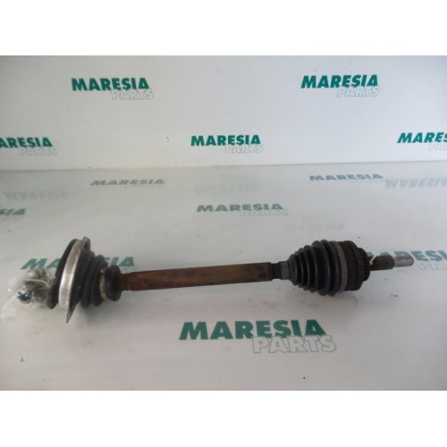 Renault - Megane Scenic - Front drive shaft, left
