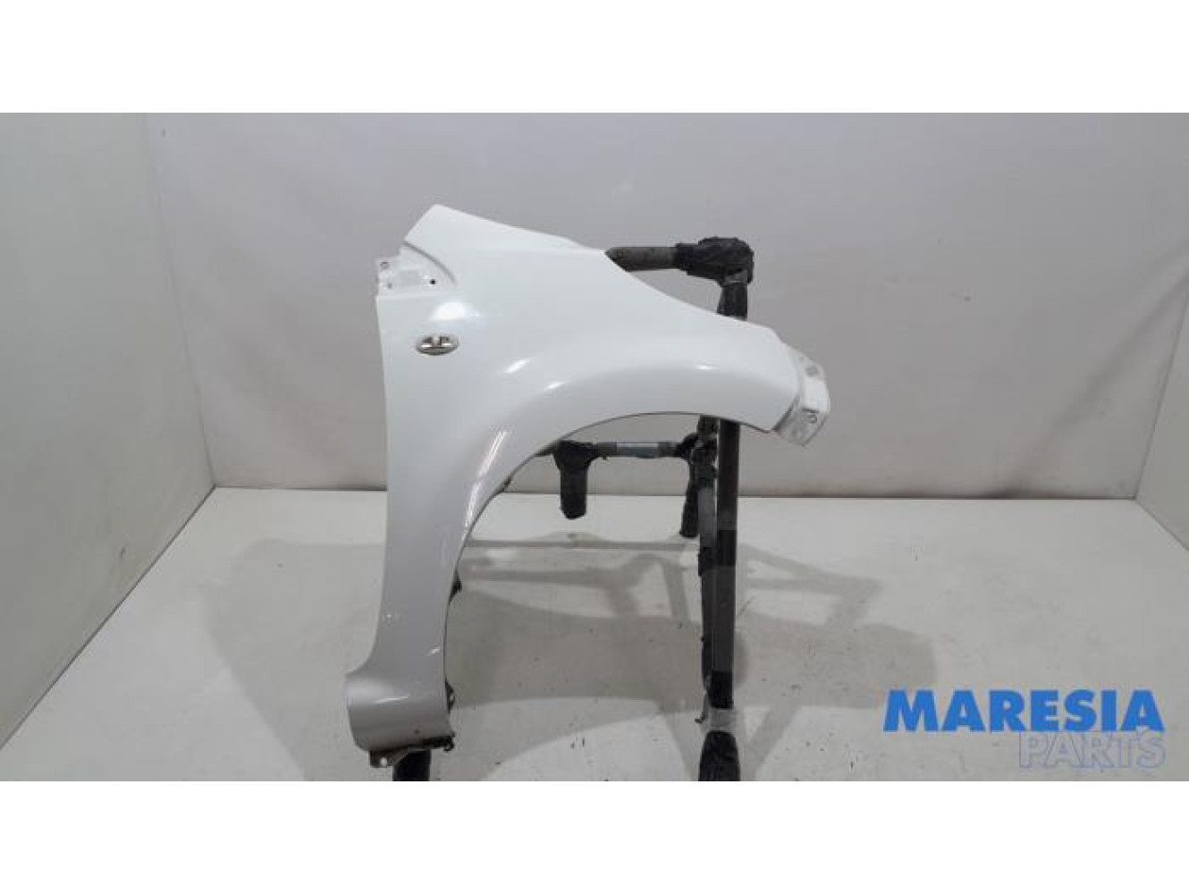 Peugeot - 107 - Front wing, right