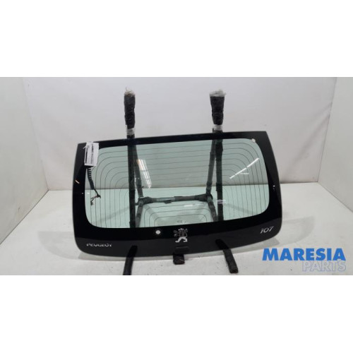 Peugeot - 107 - Rear window