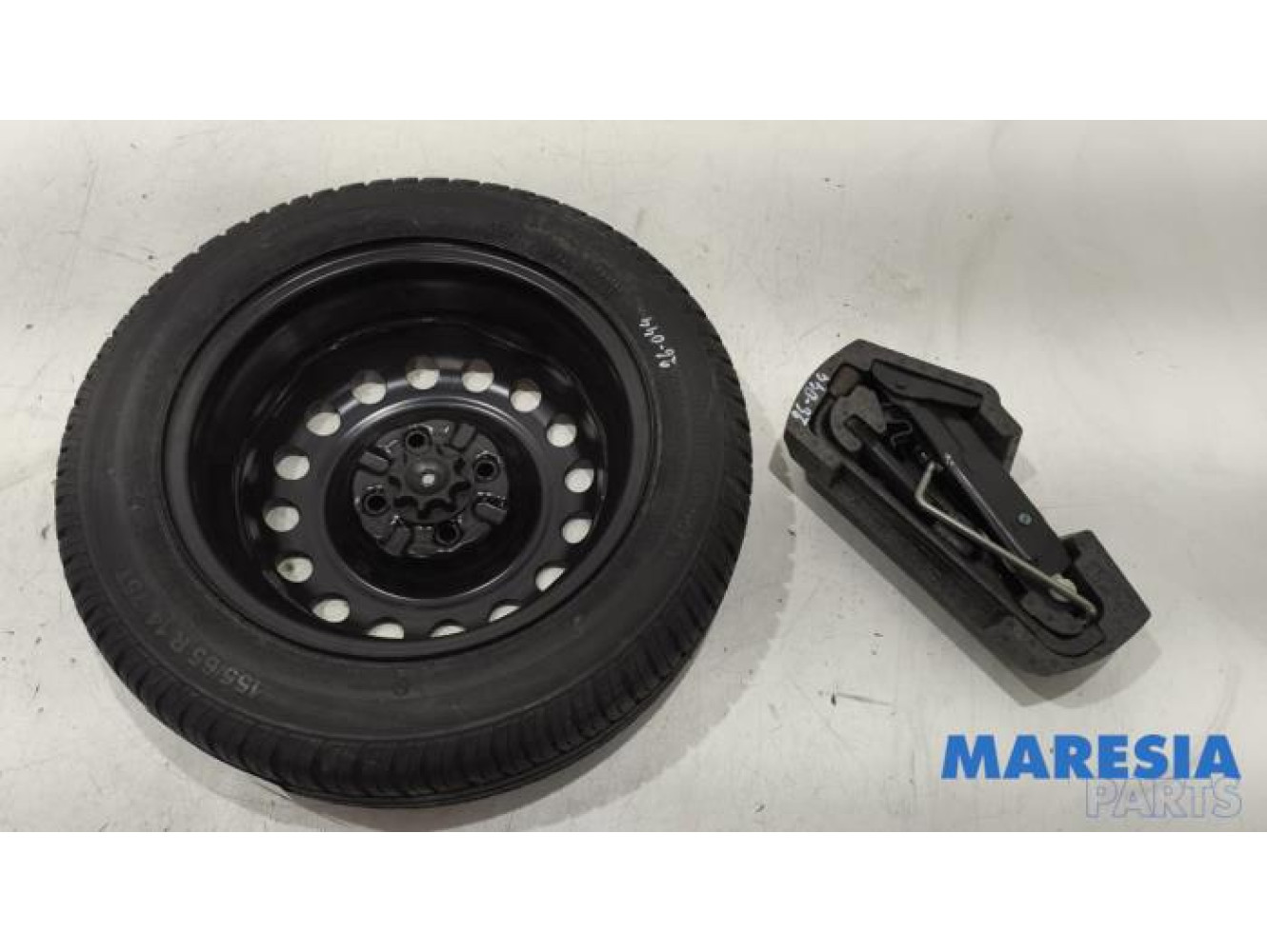 Peugeot - 107 - Krikset + reservewiel