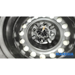 Peugeot - 107 - Krikset + reservewiel