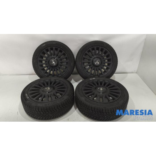 Fiat - 500 - Sportvelgenset + banden