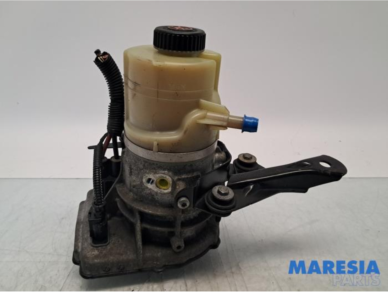 Renault - Trafic - Power steering pump