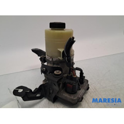 Renault - Trafic - Power steering pump