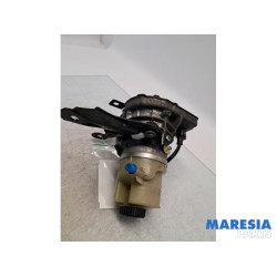 Renault - Trafic - Power steering pump