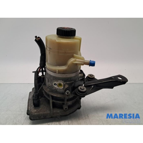 Renault - Trafic - Power steering pump