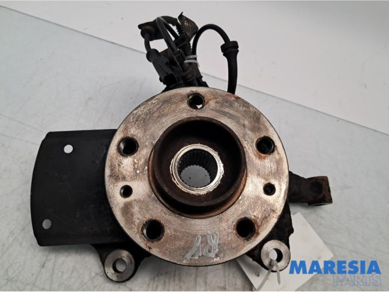 Renault - Trafic - Achsschenkel rechts vorne