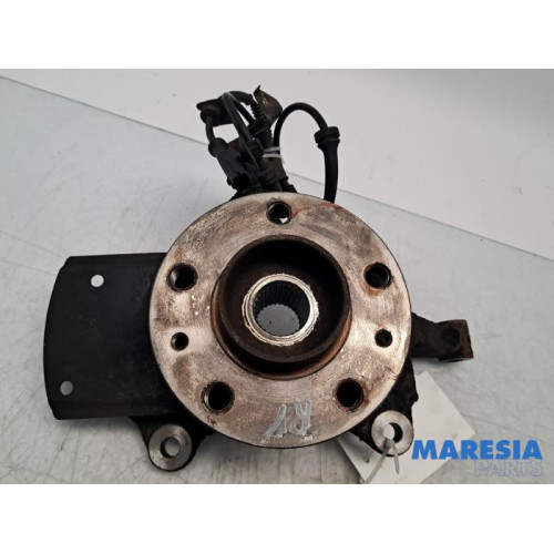 Renault - Trafic - Achsschenkel rechts vorne