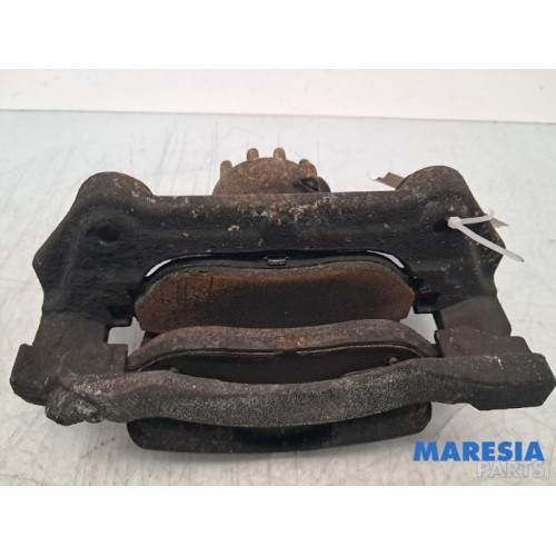 Renault - Trafic - Remklauw (Tang) rechts-voor