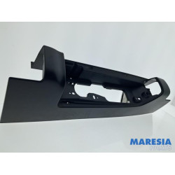 Renault - Trafic - Taillight edging, right