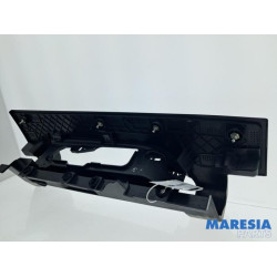 Renault - Trafic - Taillight edging, right