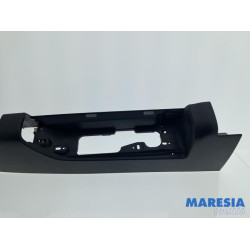 Renault - Trafic - Rücklichtrahmen links