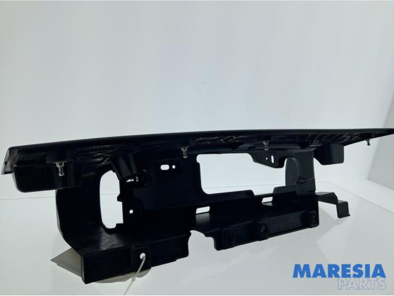 Renault - Trafic - Rücklichtrahmen links