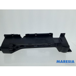 Renault - Trafic - Rücklichtrahmen links