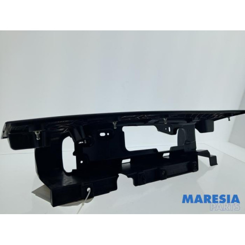 Renault - Trafic - Rücklichtrahmen links