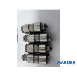 Renault - Trafic - Klepstoter