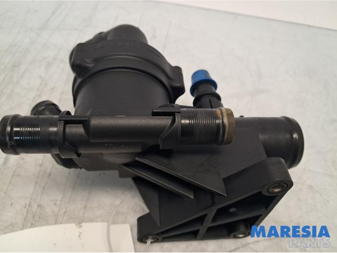 Renault - Trafic - Thermostatgehäuse