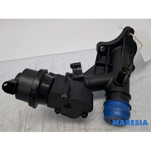 Renault - Trafic - Thermostatgehäuse