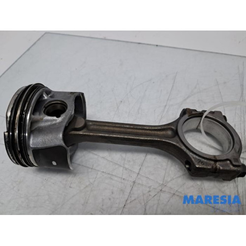 Renault - Captur - Connecting rod