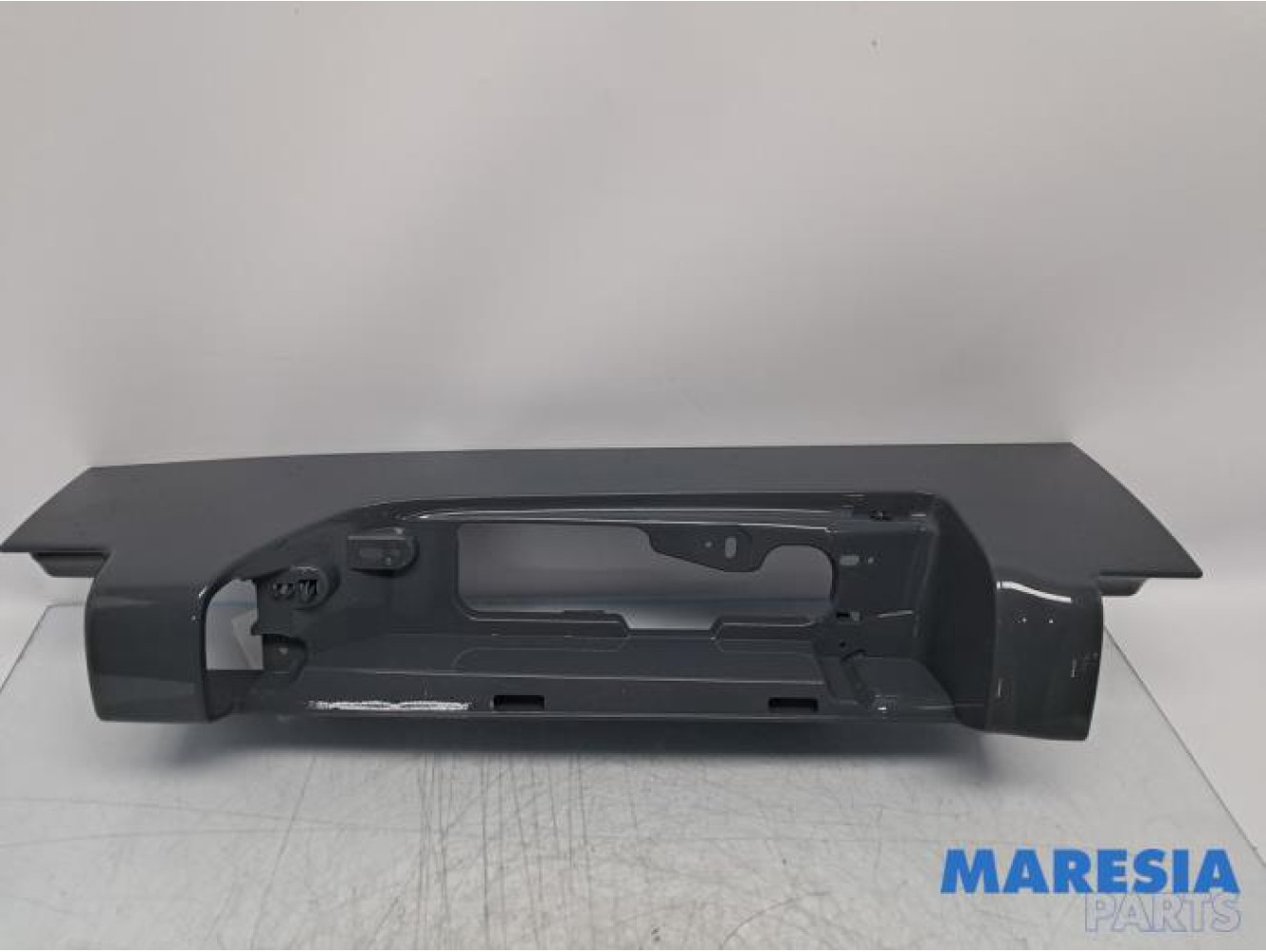 Renault - Trafic - Taillight edging, right