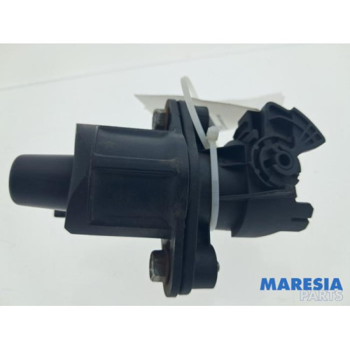 Peugeot - 107 - Tailgate lock mechanism