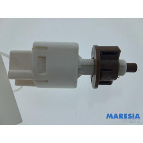Peugeot - 107 - Brake light switch
