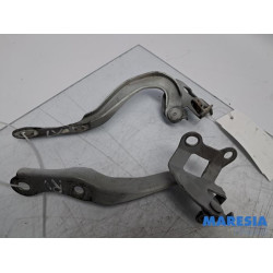 Peugeot - 107 - Motorhaube Scharnier