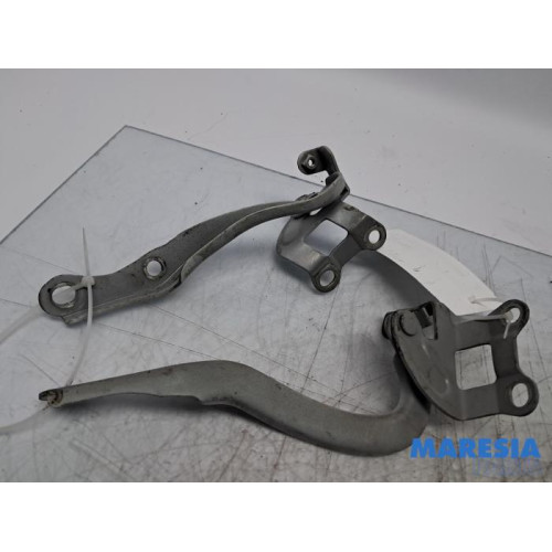 Peugeot - 107 - Motorhaube Scharnier