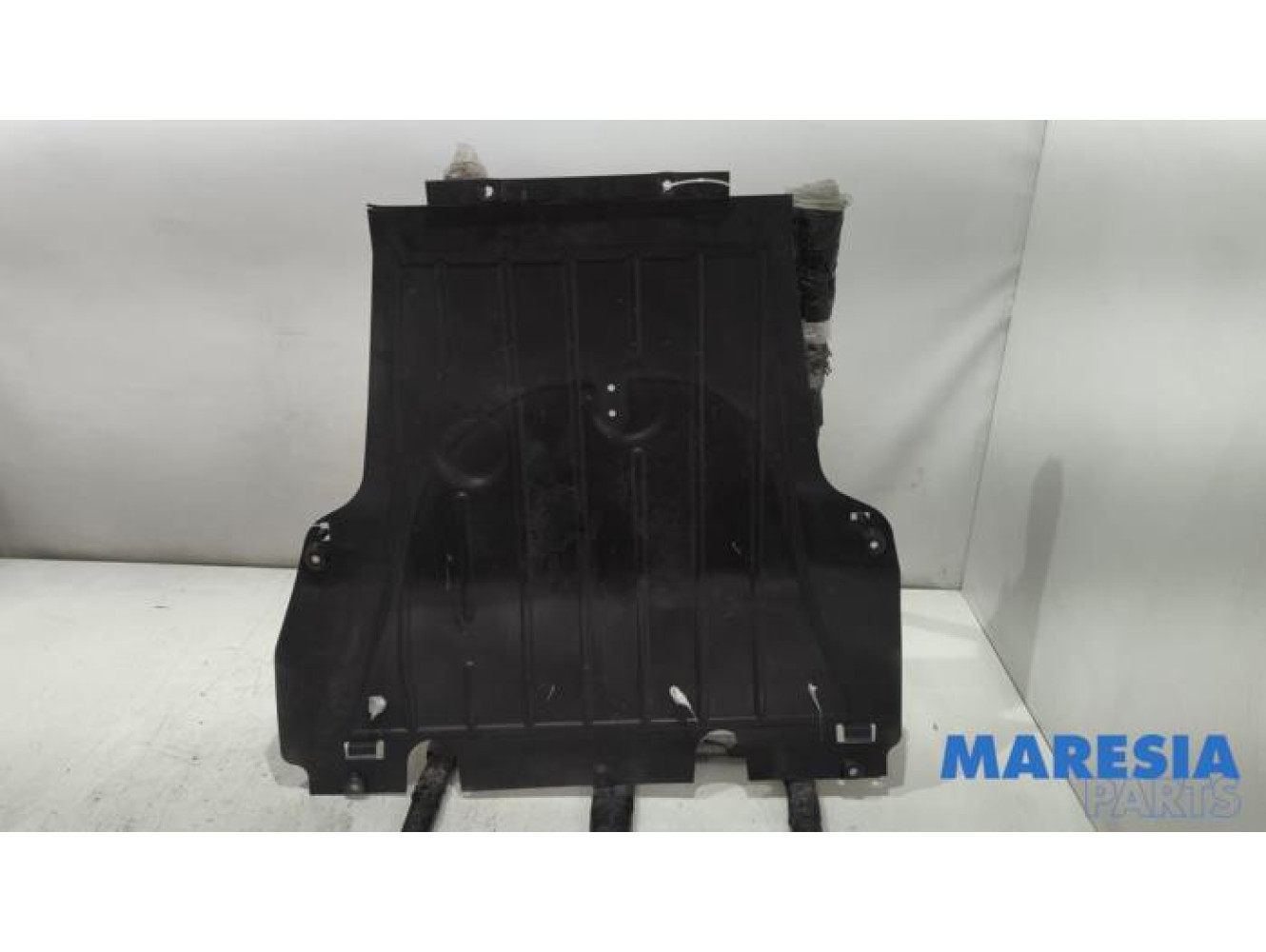 Renault - Clio - Engine protection panel