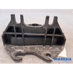 Renault - Clio - Engine mount