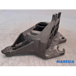 Renault - Clio - Engine mount