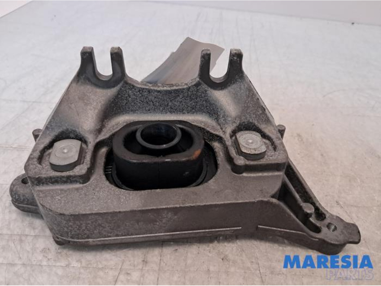 Renault - Clio - Engine mount