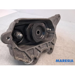 Renault - Clio - Engine mount