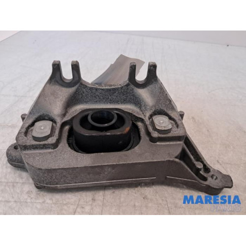 Renault - Clio - Engine mount