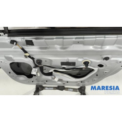 Renault - Clio - Front door 4-door, right