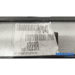 Renault - Clio - Spoiler tailgate