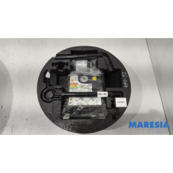 Renault - Clio - Krikset + reservewiel