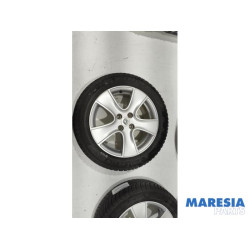 Renault - Clio - Sportvelgenset + banden