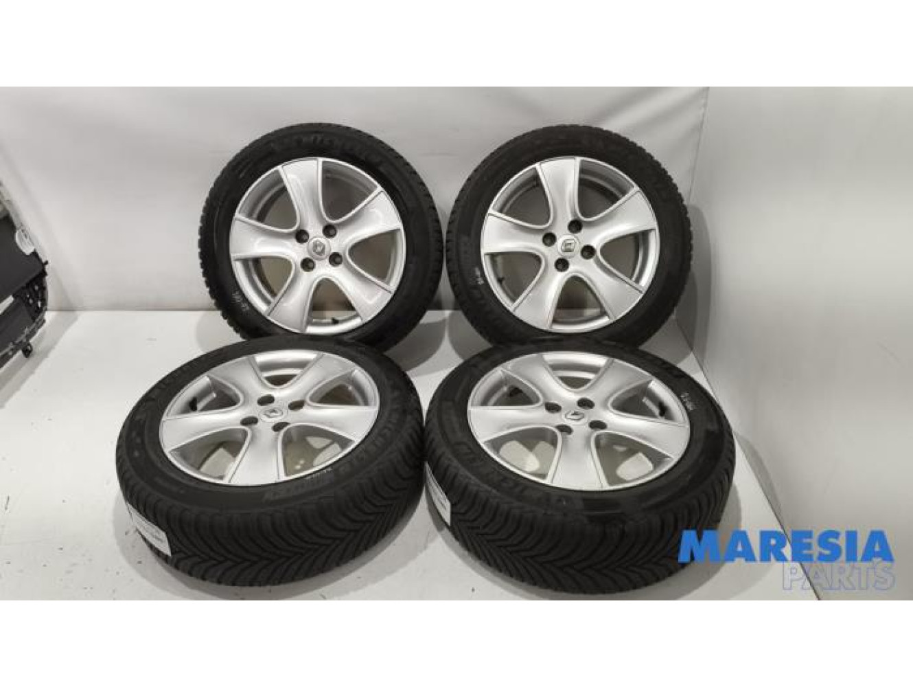 Renault - Clio - Sportvelgenset + banden